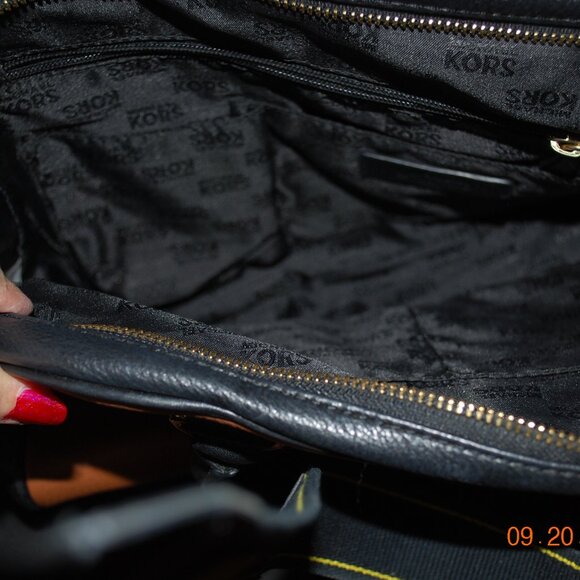 Michael Kors Black & Tan bag - Picture 4 of 9